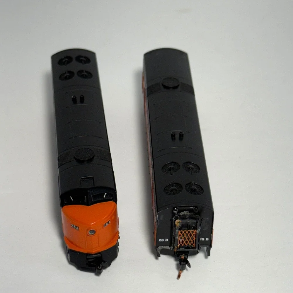 Life-Like HO Scale Milwaukee Road F-Unit Diesel Locomotive & B-Unit Set 28A 28B